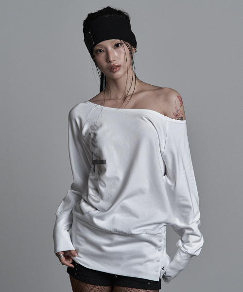 as you are(アズユーアー)の「クロスアンダースナップロングスリーブホワイト(Tシャツ/カットソー・レディース・その他・OS)」の1枚目の写真
