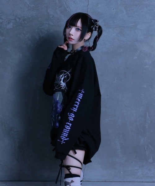 Amilige(アミリージュ)の「Coffin Bat BearロングTシャツ(Tシャツ/カットソー・レディース・ホワイト/ブラック・FREE)」の7枚目の写真