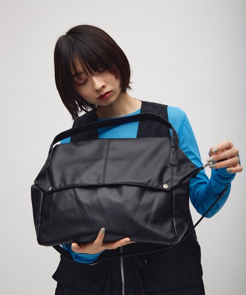 TONER（トナー）の「ドットボタンドレープビッグバッグ/ロゴプレート付き（ショルダーバッグ・レディース・アイボリー/ブラウン/ブラック・FREE）」の11枚目の写真
