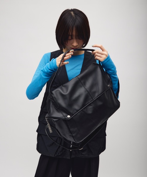 TONER（トナー）の「ドットボタンドレープビッグバッグ/ロゴプレート付き（ショルダーバッグ・レディース・アイボリー/ブラウン/ブラック・FREE）」の19枚目の写真
