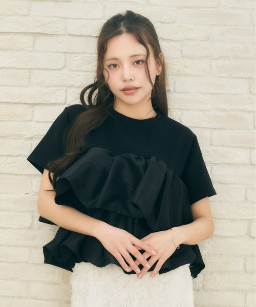 Olu.(オルドット)の「ボリュームフリルドッキングトップス(Tシャツ/カットソー・レディース・ホワイト/ブラック・FREE)」の2枚目の写真