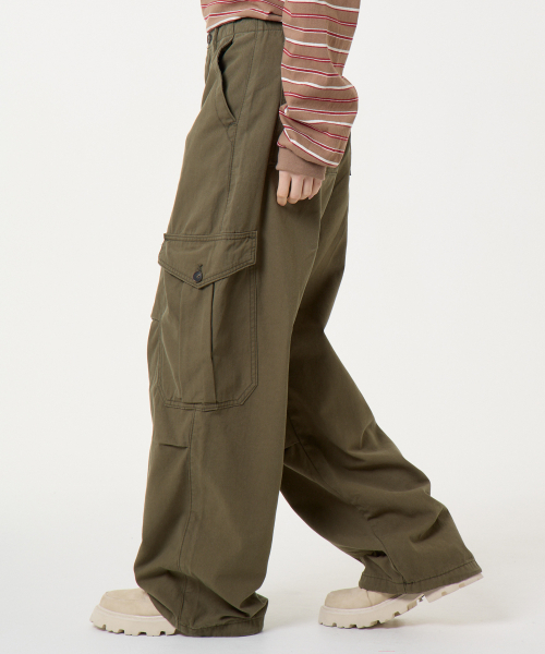 UNKNOWN PLANET(アンノウンプラネット)の「タックワイドストリングカーゴ綿パンツカーキ(その他パンツ・レディース・その他・LARGE/MEDIUM/SMALL)」の9枚目の写真