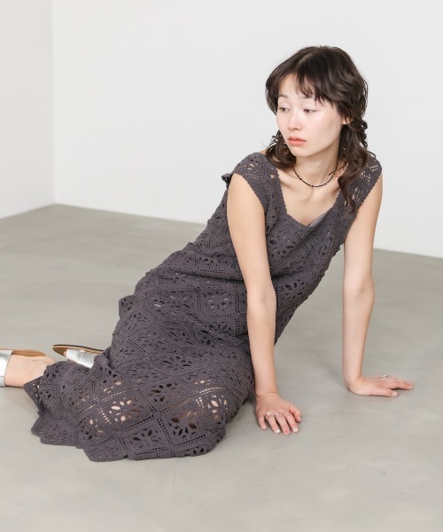 Bab(バブ)の「【選べるサイズ展開】ロムバスクロシェロングワンピース(ワンピース・レディース・チャコールグレー/A/ホワイト系その他・M/S)」の8枚目の写真