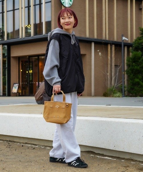 CONVERSE(コンバース)の「【CONVERSE/コンバース】【シンプルながらコンバースらしいデザインが光る一品】コットンキャンバストートバッグ Sサイズ 舟型 タフ コンパクトサイズ(トートバッグ・レディース・カーキ/ブラック/ベージュ/ネイビー/レッド/オフホワイト/グレー/ライトブラウン・SMALL)」の18枚目の写真