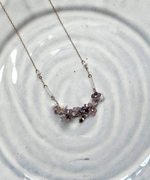 m.soeur（エムスール）の「ランタナとガラスビーズのネックレス（ネックレス・レディース・グレー/ホワイト/ブラック・FREE）」の12枚目の写真