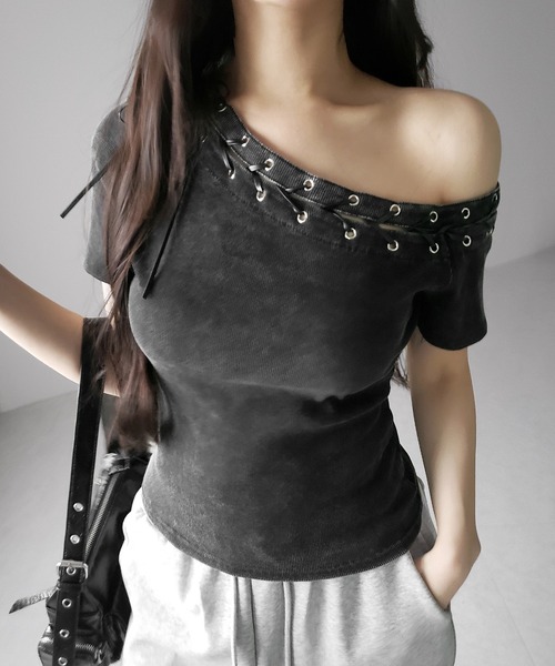 me+em select(ミームセレクト)の「※※【 2color 】ヴィンテージカットアウトレースアップ半袖ワンショルリブトップス / vintage cutout laceup short sleeve one shoulder lib tops(Tシャツ/カットソー・レディース・ブラック/ライトグレー・FREE)」の10枚目の写真
