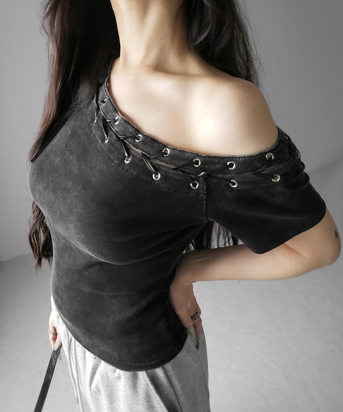 me+em select(ミームセレクト)の「※※【 2color 】ヴィンテージカットアウトレースアップ半袖ワンショルリブトップス / vintage cutout laceup short sleeve one shoulder lib tops(Tシャツ/カットソー・レディース・ブラック/ライトグレー・FREE)」の12枚目の写真