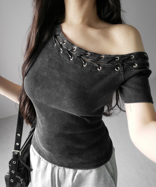 me+em select(ミームセレクト)の「※※【 2color 】ヴィンテージカットアウトレースアップ半袖ワンショルリブトップス / vintage cutout laceup short sleeve one shoulder lib tops(Tシャツ/カットソー・レディース・ブラック/ライトグレー・FREE)」の15枚目の写真