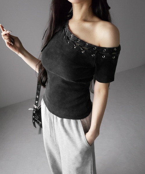 me+em select(ミームセレクト)の「※※【 2color 】ヴィンテージカットアウトレースアップ半袖ワンショルリブトップス / vintage cutout laceup short sleeve one shoulder lib tops(Tシャツ/カットソー・レディース・ブラック/ライトグレー・FREE)」の16枚目の写真