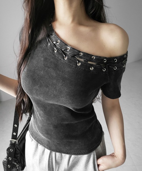 me+em select(ミームセレクト)の「※※【 2color 】ヴィンテージカットアウトレースアップ半袖ワンショルリブトップス / vintage cutout laceup short sleeve one shoulder lib tops(Tシャツ/カットソー・レディース・ブラック/ライトグレー・FREE)」の14枚目の写真