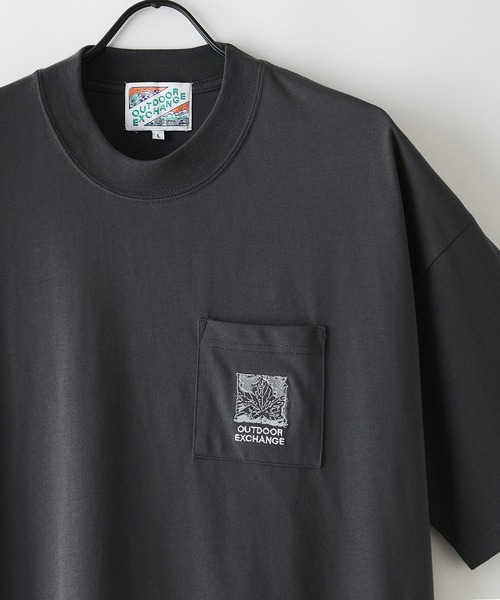 OUTDOOR EXCHANGE(アウトドアエクスチェンジ)の「【OUTDOOR EXCHANGE/アウトドアエクスチェンジ】×【ZERO STAIN/ゼロステイン】コラボ モックネック ポケット付 Tシャツ(Tシャツ/カットソー・メンズ・オフホワイト/スミクロ・LARGE/MEDIUM)」の4枚目の写真