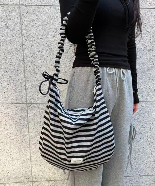 mebole(メボレ)の「Gather Strap Nuance Tote(トートバッグ・レディース・A/C/B・FREE)」の15枚目の写真