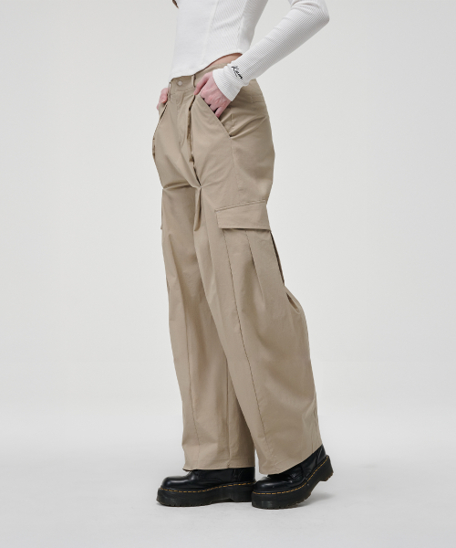 KZM（ケージエム）の「HDナイロンパンツ（スウェットパンツ・レディース・ベージュ・LARGE/MEDIUM/SMALL）」の3枚目の写真