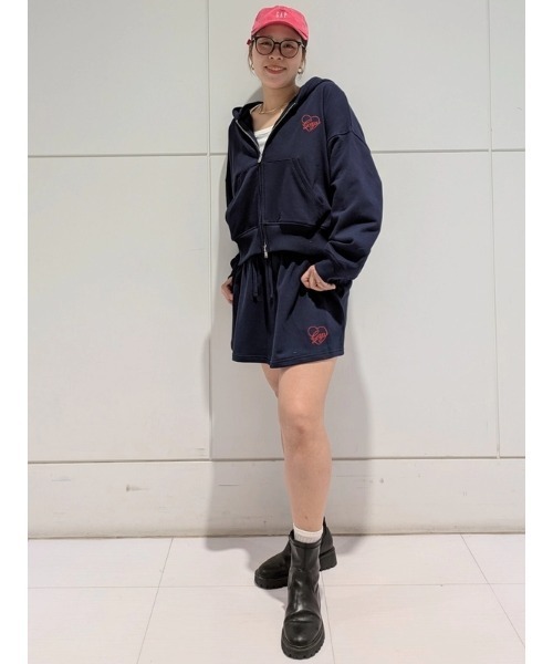 GAP（ギャップ）の「フレンチテリー オーバーサイズ GAPハートロゴ ジップアップパーカー（パーカー・レディース・ネイビー/グレー/ホワイト・M/S/XS/XXS/XL/L）」の15枚目の写真