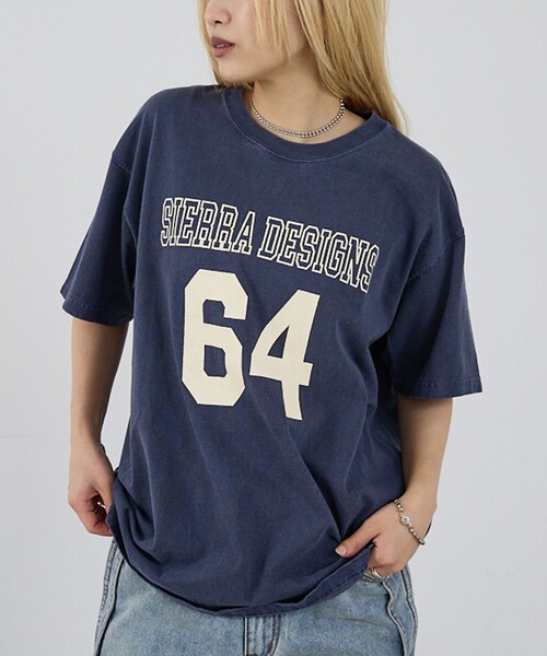 SIERRA DESIGNS(シェラデザイン)の「【Good On × SIERRA DESIGNS】64 カレッジロゴ プリントTシャツ(Tシャツ/カットソー・レディース・アイボリー/ブラック/ブラウン/ネイビー・フリー)」の4枚目の写真