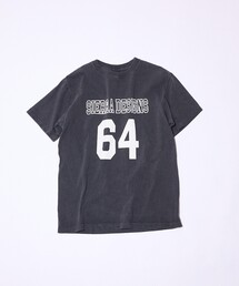 SIERRA DESIGNS（シェラデザイン）の「【Good On × SIERRA DESIGNS】64 カレッジロゴ プリントTシャツ（Tシャツ/カットソー）」