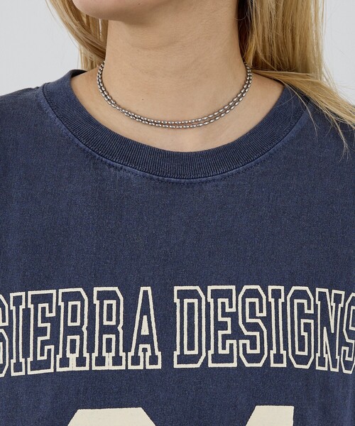 SIERRA DESIGNS(シェラデザイン)の「【Good On × SIERRA DESIGNS】64 カレッジロゴ プリントTシャツ(Tシャツ/カットソー・レディース・アイボリー/ブラック/ブラウン/ネイビー・フリー)」の7枚目の写真