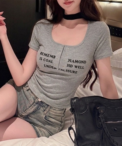 lilful（リルフル）の「【26年春夏新作】フロントボタンメッセージレタリングＴシャツ（Tシャツ/カットソー・レディース・ブラック/グレー/ホワイト・F）」の8枚目の写真