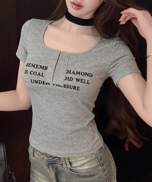 lilful（リルフル）の「【26年春夏新作】フロントボタンメッセージレタリングＴシャツ（Tシャツ/カットソー・レディース・ブラック/グレー/ホワイト・F）」の9枚目の写真