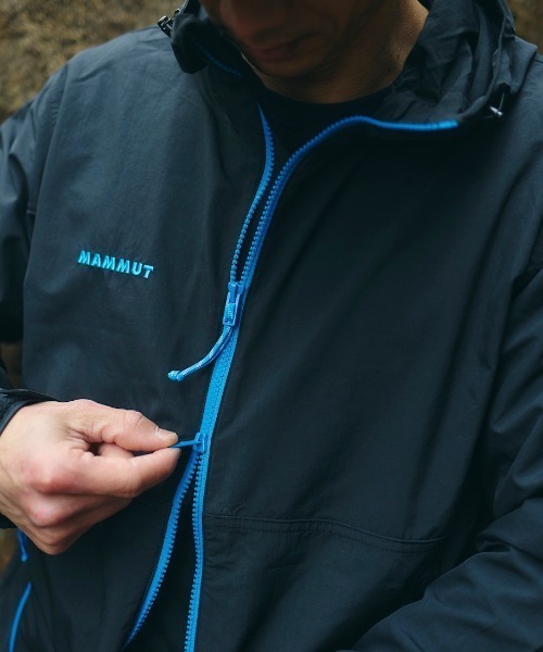 Mammut(マムート)の「マムート MAMMUT ハイキングWBフーデットジャケット AE(マウンテンパーカー・メンズ・ブラック/ネイビー・M/L/LL/3L)」の6枚目の写真