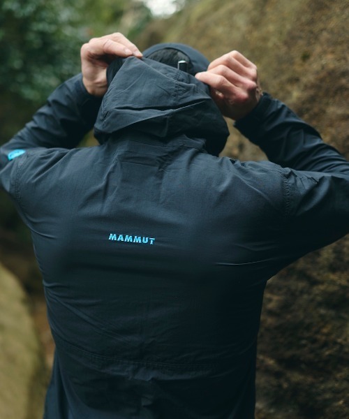 Mammut(マムート)の「マムート MAMMUT ハイキングWBフーデットジャケット AE(マウンテンパーカー・メンズ・ブラック/ネイビー・M/L/LL/3L)」の8枚目の写真