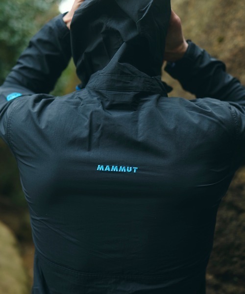 Mammut(マムート)の「マムート MAMMUT ハイキングWBフーデットジャケット AE(マウンテンパーカー・メンズ・ブラック/ネイビー・M/L/LL/3L)」の9枚目の写真