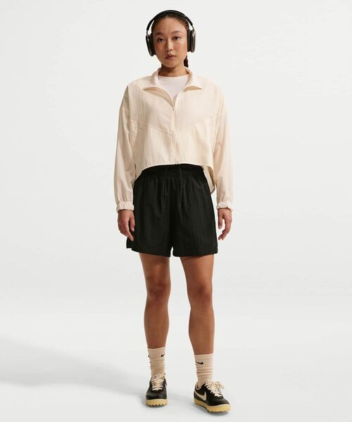 NIKE（ナイキ）の「《セットアップ対応商品》ナイキ スポーツウェア ウィメンズ ルーズ ハイウエスト 軽量リップストップ ショートパンツ / Nike Sportswear Women's Loose High-Waisted Lightweight Ripstop Shorts IF0564-010 Black（その他パンツ・レディース・ブラック・XS/M/S/L/XL）」の2枚目の写真
