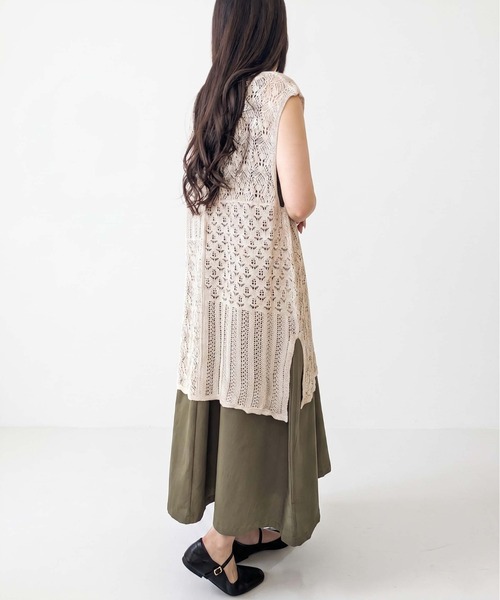 styiro(スタイロ)の「透かし編み かぎ針風 パッチワーク ニットベスト ジレ レイヤードトップス(ベスト・レディース・ライトベージュ/ブラウン・M)」の4枚目の写真