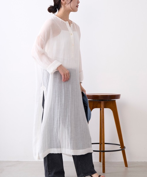 MICA&DEAL(マイカ&ディール)の「ヘンリーネックシアーワンピース(ワンピース・レディース・オフホワイト/ブラック/ブラウン・FREE)」の7枚目の写真