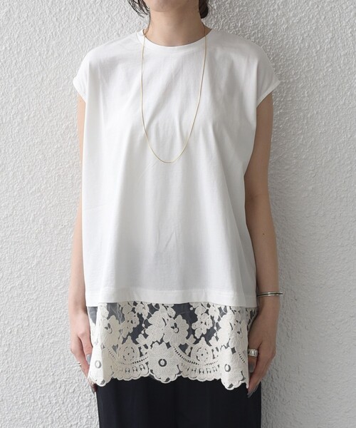 SHIPS Colors(シップス カラーズ)の「SHIPS Colors:〈手洗い可能〉レースヘム フレンチスリーブ チュニック(Tシャツ/カットソー・レディース・オフホワイト/ブラック/ブラウン・ONE SIZE)」の8枚目の写真