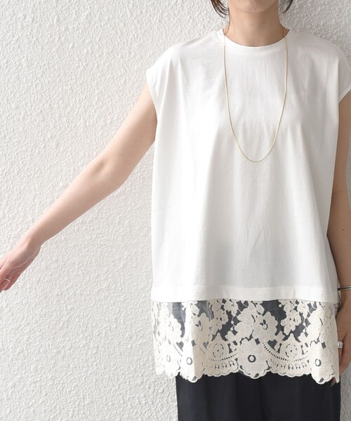 SHIPS Colors(シップス カラーズ)の「SHIPS Colors:〈手洗い可能〉レースヘム フレンチスリーブ チュニック(Tシャツ/カットソー・レディース・オフホワイト/ブラック/ブラウン・ONE SIZE)」の11枚目の写真