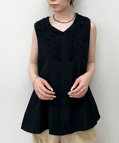 archives(アルシーヴ)の「【着るだけで小顔見えが叶う】Bigカラーノースリフレアブラウス(シャツ/ブラウス・レディース・ブラック/オフホワイト・MEDIUM)」の9枚目の写真
