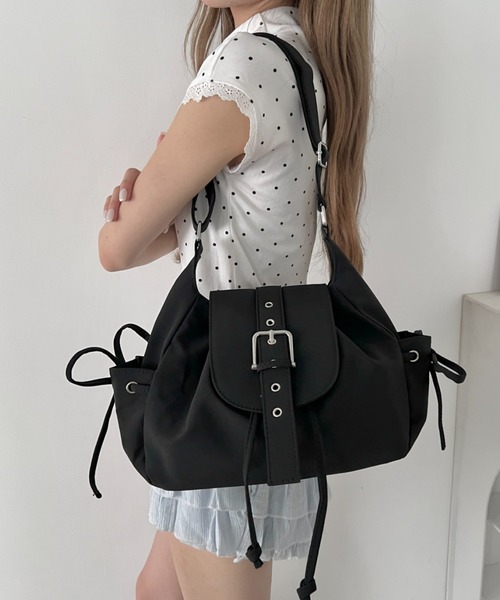 Loueme(ルエム)の「【500mlペットボトル収納可】サイドリボンベルトナイロンショルダーバッグ(ショルダーバッグ・レディース・ライトブルー/ピンク/アイボリー/ブラック・FREE)」の2枚目の写真