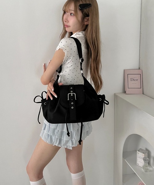 Loueme(ルエム)の「【500mlペットボトル収納可】サイドリボンベルトナイロンショルダーバッグ(ショルダーバッグ・レディース・ライトブルー/ピンク/アイボリー/ブラック・FREE)」の11枚目の写真