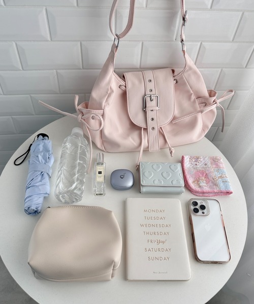Loueme(ルエム)の「【500mlペットボトル収納可】サイドリボンベルトナイロンショルダーバッグ(ショルダーバッグ・レディース・ライトブルー/ピンク/アイボリー/ブラック・FREE)」の19枚目の写真
