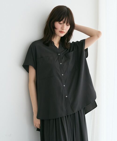 YECCA VECCA(イェッカヴェッカ)の「【接触冷感】ポケットスキッパーシャツ【セットアップ対応】(シャツ/ブラウス・レディース・ブルー/チャコールグレー/グレイッシュベージュ・FREE)」の1枚目の写真