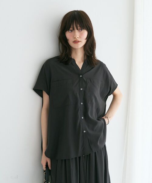 YECCA VECCA(イェッカヴェッカ)の「【接触冷感】ポケットスキッパーシャツ【セットアップ対応】(シャツ/ブラウス・レディース・ブルー/チャコールグレー/グレイッシュベージュ・FREE)」の5枚目の写真