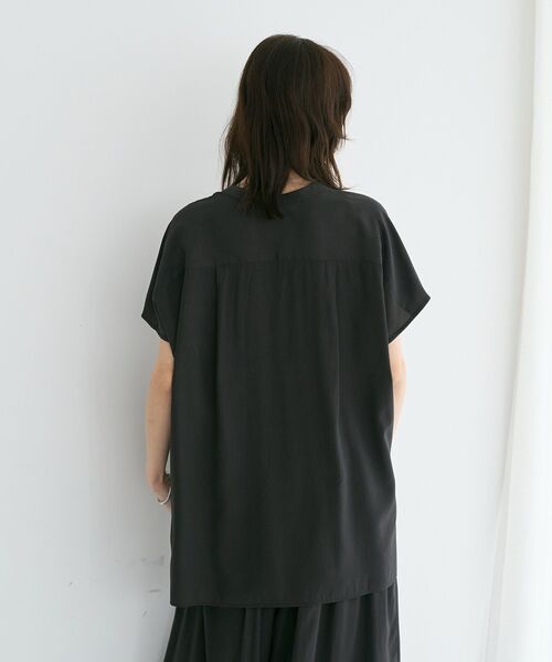 YECCA VECCA(イェッカヴェッカ)の「【接触冷感】ポケットスキッパーシャツ【セットアップ対応】(シャツ/ブラウス・レディース・ブルー/チャコールグレー/グレイッシュベージュ・FREE)」の7枚目の写真