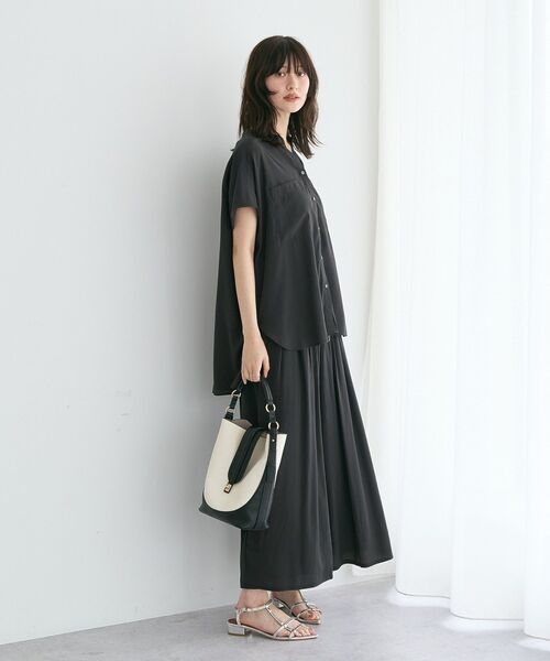 YECCA VECCA(イェッカヴェッカ)の「【接触冷感】ポケットスキッパーシャツ【セットアップ対応】(シャツ/ブラウス・レディース・ブルー/チャコールグレー/グレイッシュベージュ・FREE)」の11枚目の写真