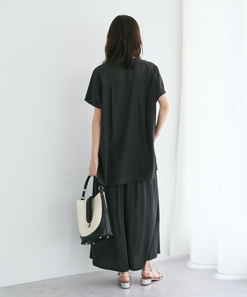 YECCA VECCA(イェッカヴェッカ)の「【接触冷感】ポケットスキッパーシャツ【セットアップ対応】(シャツ/ブラウス・レディース・ブルー/チャコールグレー/グレイッシュベージュ・FREE)」の13枚目の写真