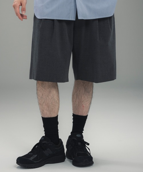 +phenix(プラスフェニックス)の「+phenix(プラスフェニックス)2-TUCK HALF SLACKS / ツータック ハーフスラックス(その他パンツ・メンズ・グレー/チャコール/ブラック・L/S/M)」の3枚目の写真