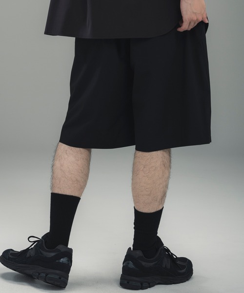 +phenix(プラスフェニックス)の「+phenix(プラスフェニックス)2-TUCK HALF SLACKS / ツータック ハーフスラックス(その他パンツ・メンズ・グレー/チャコール/ブラック・L/S/M)」の6枚目の写真