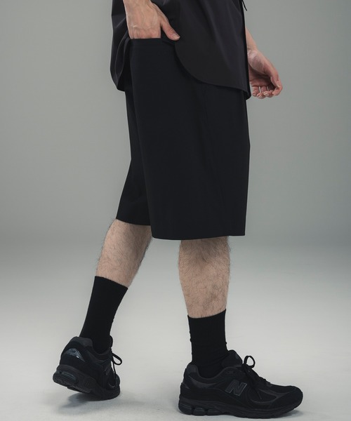 +phenix(プラスフェニックス)の「+phenix(プラスフェニックス)2-TUCK HALF SLACKS / ツータック ハーフスラックス(その他パンツ・メンズ・グレー/チャコール/ブラック・L/S/M)」の7枚目の写真