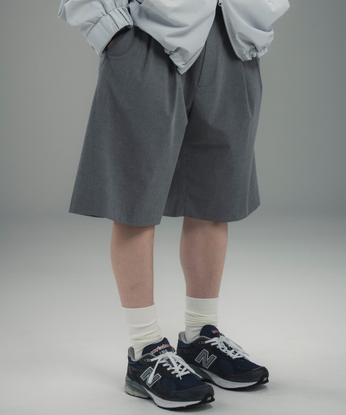 +phenix(プラスフェニックス)の「+phenix(プラスフェニックス)2-TUCK HALF SLACKS / ツータック ハーフスラックス(その他パンツ・メンズ・グレー/チャコール/ブラック・L/S/M)」の13枚目の写真