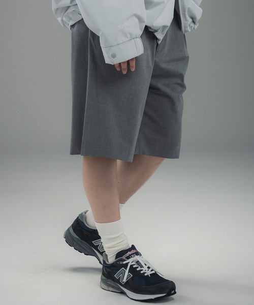 +phenix(プラスフェニックス)の「+phenix(プラスフェニックス)2-TUCK HALF SLACKS / ツータック ハーフスラックス(その他パンツ・メンズ・グレー/チャコール/ブラック・L/S/M)」の16枚目の写真