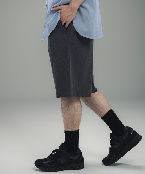 +phenix(プラスフェニックス)の「+phenix(プラスフェニックス)2-TUCK HALF SLACKS / ツータック ハーフスラックス(その他パンツ・メンズ・グレー/チャコール/ブラック・L/S/M)」の22枚目の写真