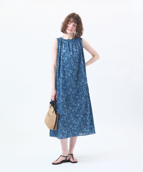 MACKINTOSH PHILOSOPHY（ﾏｯｷﾝﾄｯｼｭ ﾌｨﾛｿﾌｨｰ）の「リバティギャザーフレアワンピース（ワンピース・レディース・ライトブルー/ブラック・36/38）」の4枚目の写真