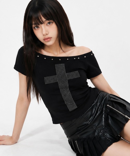 .KOM(ドットコム)の「『.KOM/ドットケーオーエム』クロスラインストーン TEE【GC】(Tシャツ/カットソー・レディース・ブラック・M)」の2枚目の写真