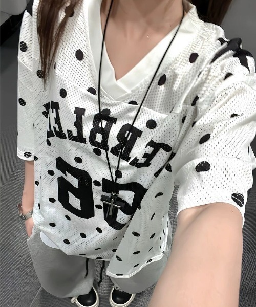 lilful（リルフル）の「【26年春夏新作】ドット柄 ナンバリングロゴ メッシュゲームシャツ（Tシャツ/カットソー・レディース・ホワイト・M/L）」の2枚目の写真