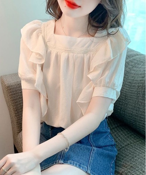 &soiree(アンドソワレ)の「スクエアネックボリュームフリル半袖ブラウス(シャツ/ブラウス・レディース・ホワイト・X-LARGE/LARGE/MEDIUM/SMALL)」の3枚目の写真
